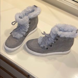 Steve Madden High Top Sneaker